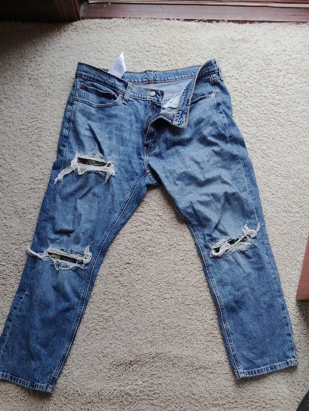 Levi's Men's Ripped Light Blue Relaxed Jeans